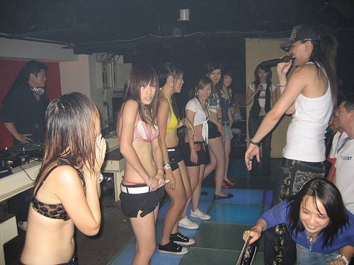 庹宗康的夜店收入(2)